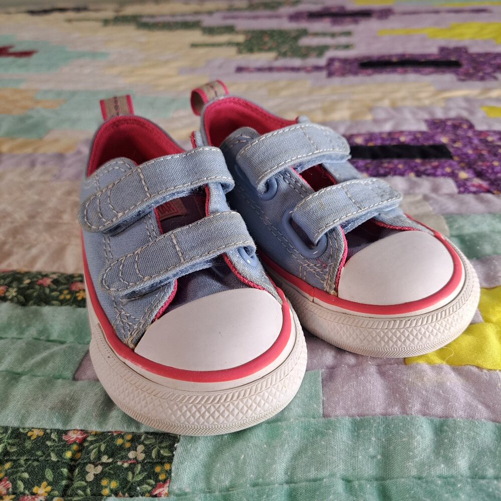 Converse | Velcro Sneakers | Size 7